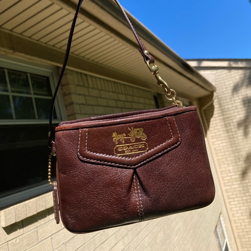 Coach Gorgeous Soft Chocolate Brown Leather Pleated Front Wristlet Zipper Pouch